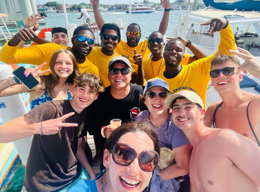 Bahamas: Swimming Pigs & Snorkeling Cruise with Lunch & Rum - Crew service is a major part of the value