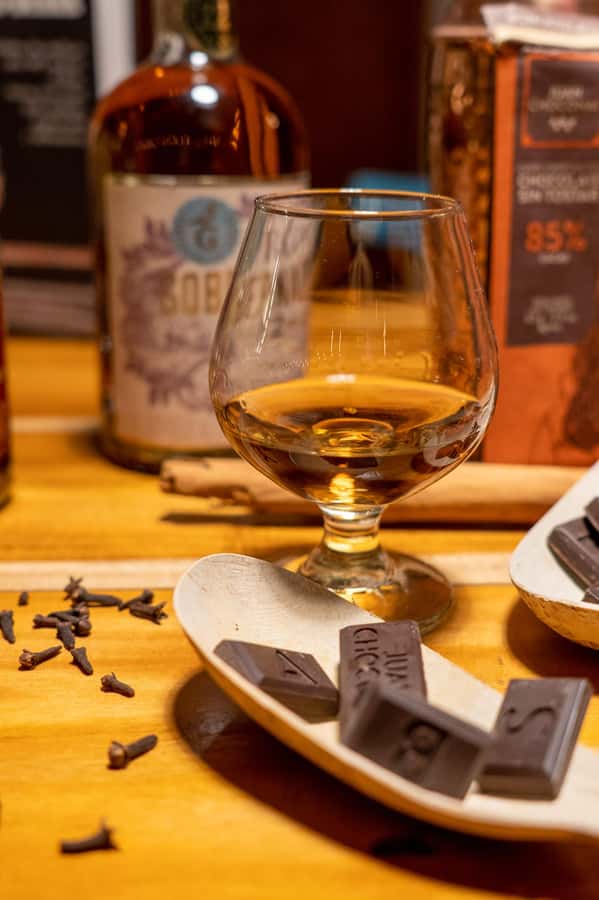 Cartagena: Express Rum and Chocolate Tasting Experience - A one-hour schedule that stays focused
