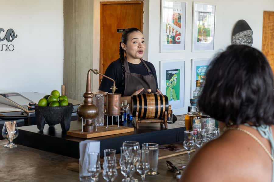 Cartagena: Express Rum and Chocolate Tasting Experience - The first sips: learning how Colombian rum is made