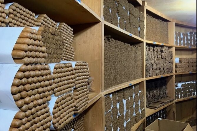 Don Lucas Cigar Factory & Store + Premium Rum Tasting (3 hours) - Coffee and chocolate bring the family appeal