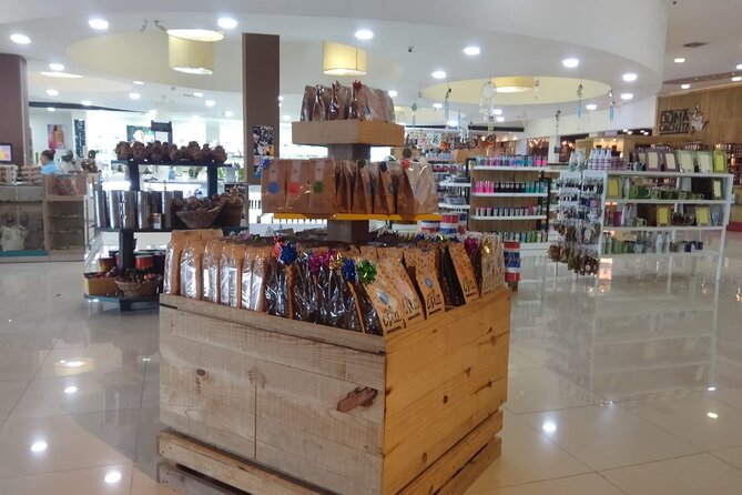 Guided Shopping Tour - Rum tasting, chocolate factory, Cigar factory - Amber, larimar, and the question of value