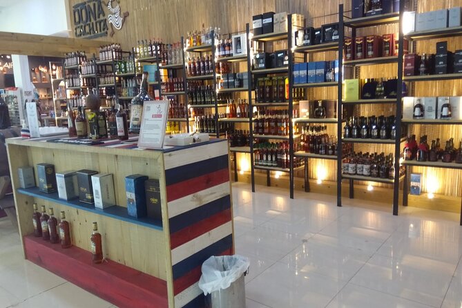 Guided Shopping Tour - Rum tasting, chocolate factory, Cigar factory - What happens at Don Lucas Cigars