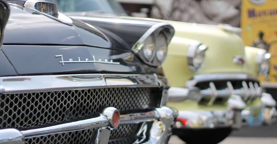 Li'l Havana: Two Family Shops Tour with Rum, Coffee & Pastry - Watching the craft of cigar rolling