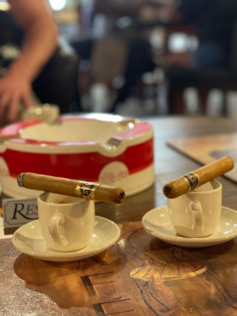 Little Havana: Cigar & Rum Tasting Experience - Los Piñareños, 15 minutes of local flavor