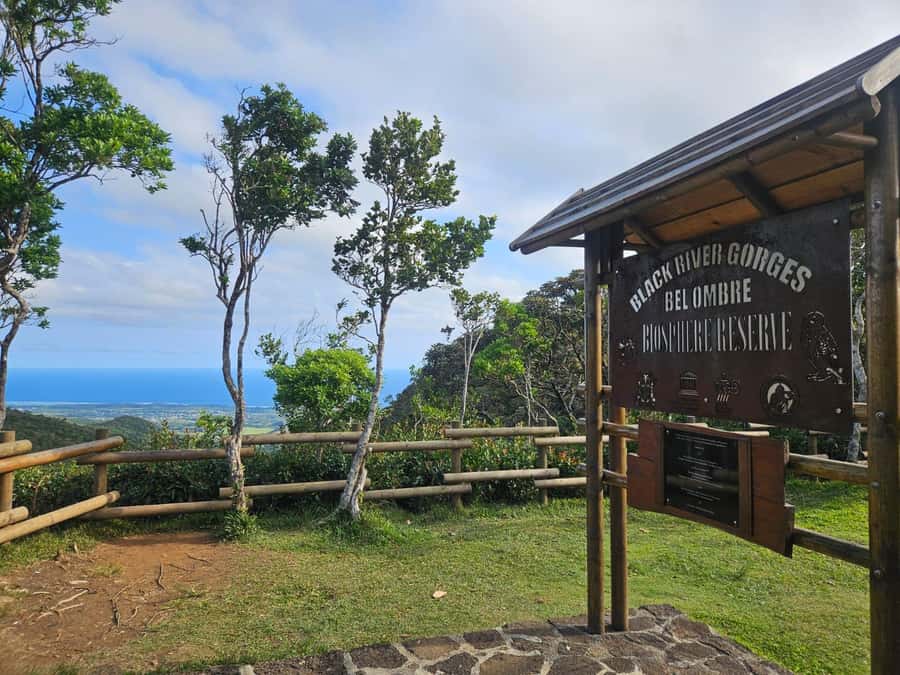 Mauritius: Sights of the South Private Tour with Rum Tasting - Seven Coloured Earth explains Mauritius’s volcanic character