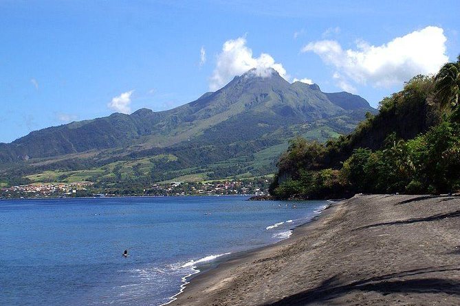 North Tour: rainforest, rum distillery, black sand beach etc - Key points to know before booking