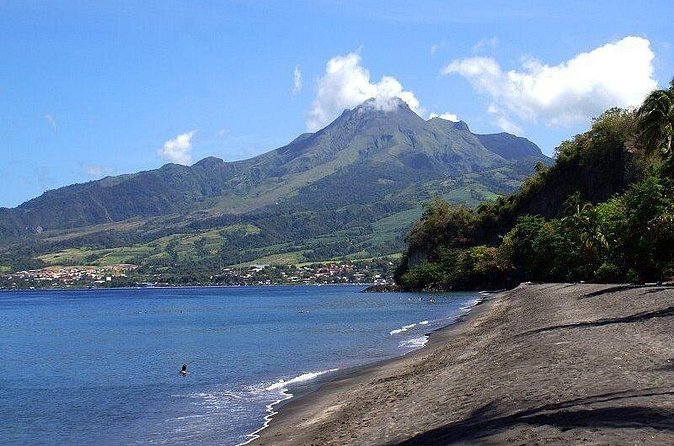 North Tour: rainforest, rum distillery, black sand beach etc - What the $155.24 price includes