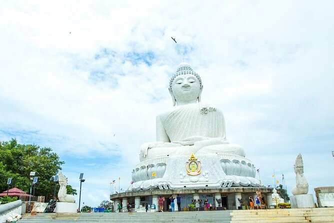 Phuket Real City Tour with Rum Cocktail - Guides and drivers shape the experience