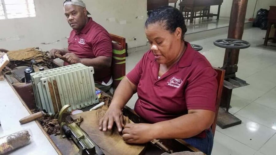 Punta Cana: Don Lucas Cigar Factory & Rum Tour with Pickup - Watching cigars take shape by hand