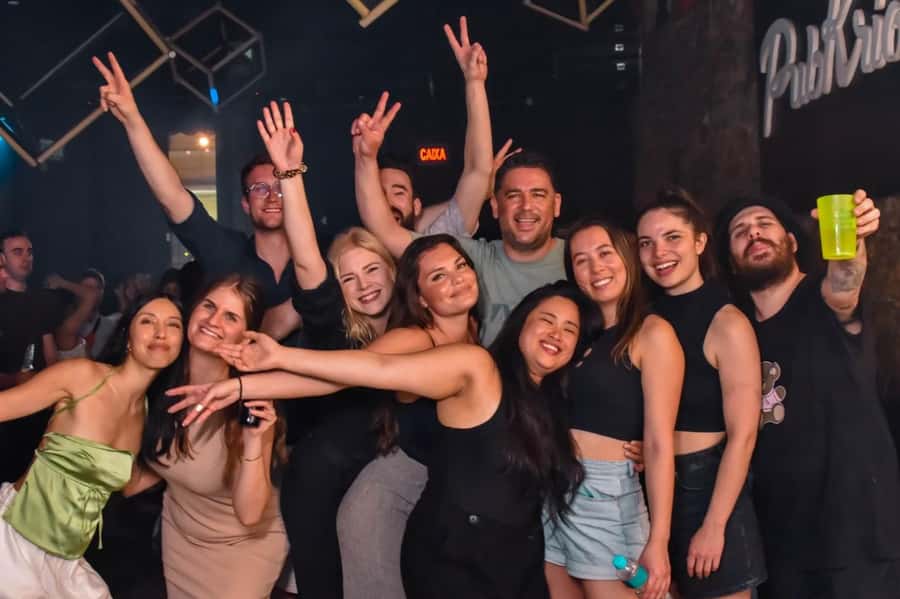 Rio: Pub Crawl in Lapa with Cachaça Tasting and Live Samba - Key points at a glance