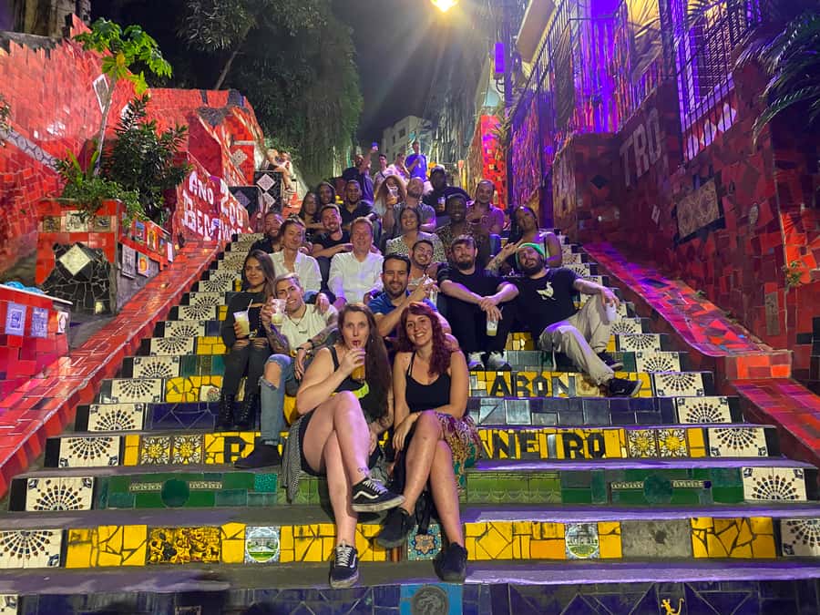 Rio: Pub Crawl in Lapa with Cachaça Tasting and Live Samba - How the guides shape the experience