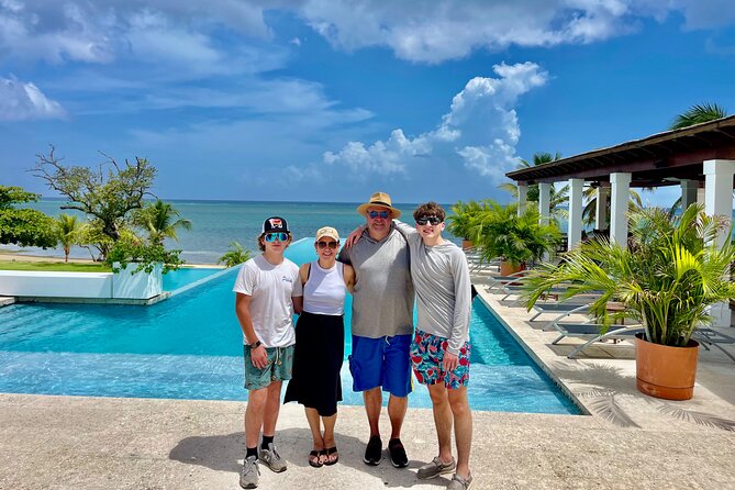 Roatán Island Tour: Sloth & Monkey Park, Rum, and Chocolate - Chocolate tasting, with more samples than factory work