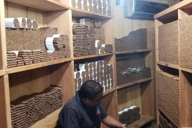 Shopping Tour In Don Lucas Cigar Factory, Rum tasting, Cocoa factory, Souvenirs - Pickup, Timing, and Physical Comfort