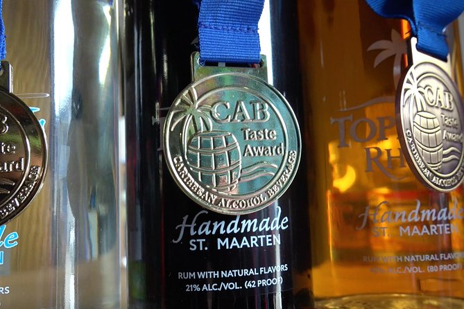 Topper's Rhum Distillery Tour in St Maarten - The setting and the shop